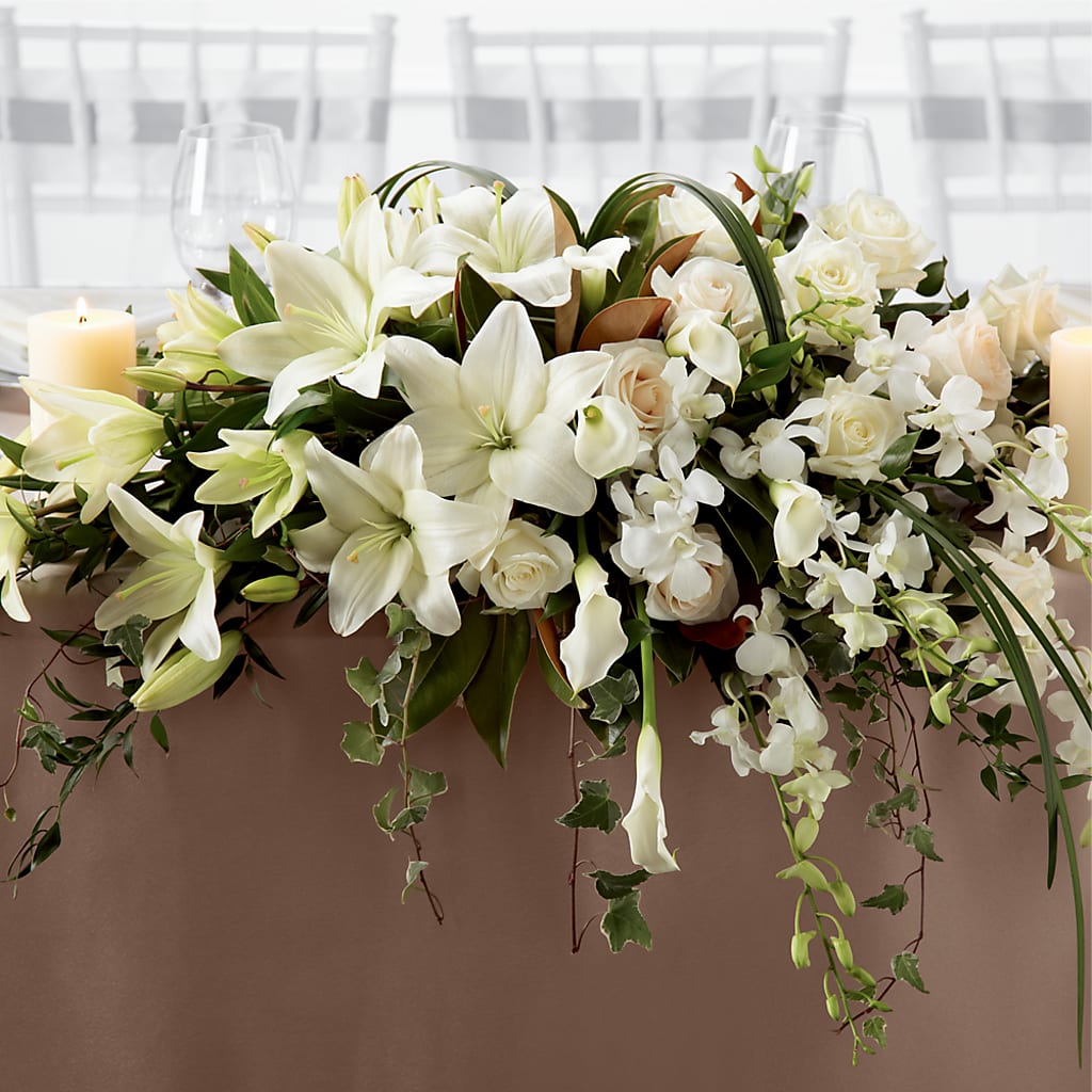 White Linen Arrangement – Misrak Dicore And Event Organizer, Springfield VA